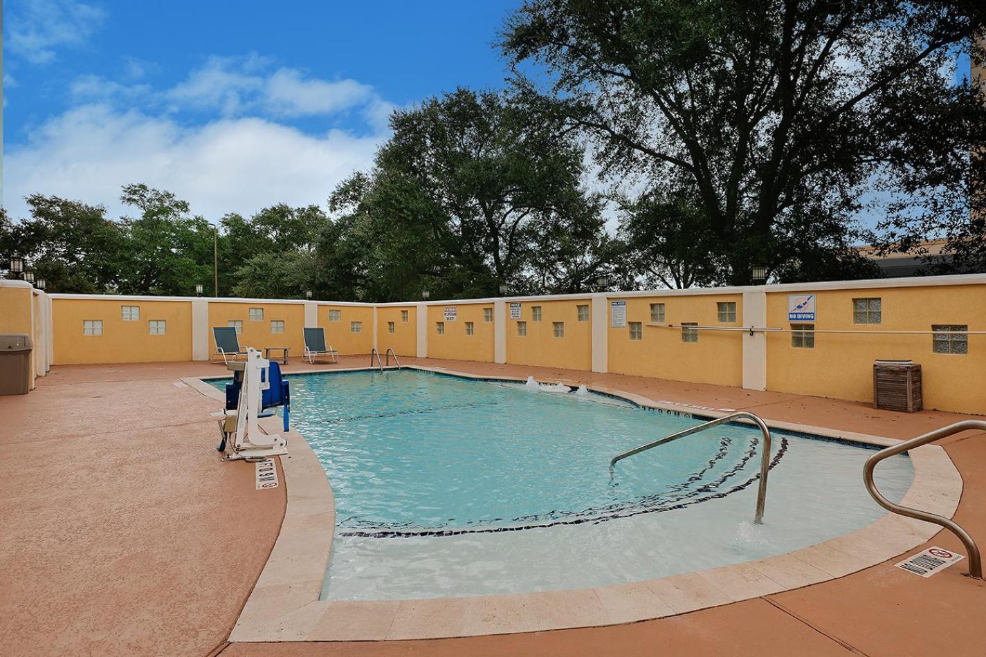 Holiday Inn Express & Suites Houston Northwest-Brookhollow By Ihg Εξωτερικό φωτογραφία